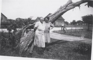 Lydia Ann Wright with granddaughter Edith.